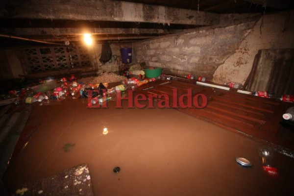 Vías interrumpidas y ríos desbordados dejan primeras lluvias en Honduras