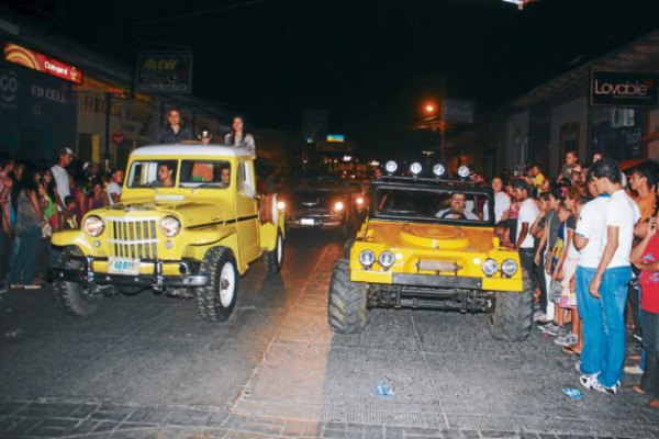 Desfile de carrozas marca inicio de la feria de Choluteca