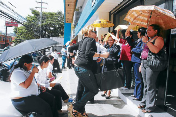 Honduras: Ejecutivo pedirá al Congreso Nacional congelar salarios