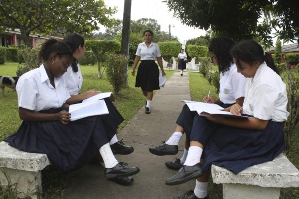 Escuela Normal España rehabilita su internado