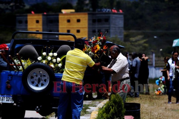 FOTOS: Emotivo adiós a universitario que murió en asalto en la Kennedy