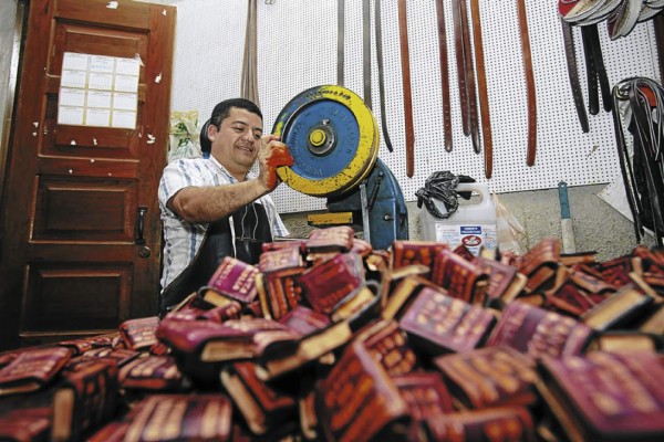 Arte hondureño sellado en cuero