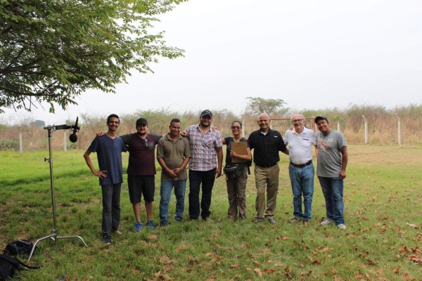 Parte del equipo del documental “Y hoy somos recordados”, que se estrena este viernes.