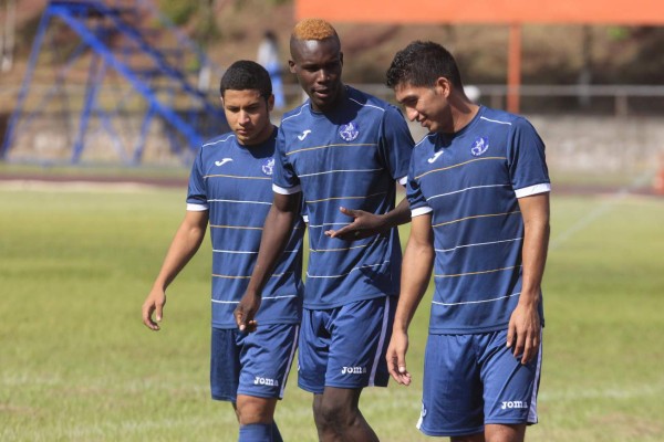 Carlos Discua sufre de lumbalgia