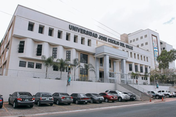 Proceso de matrícula en la UJCV
