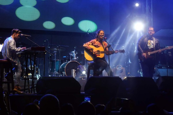 una noche con un toque de salsa, cumbia y mucho swing