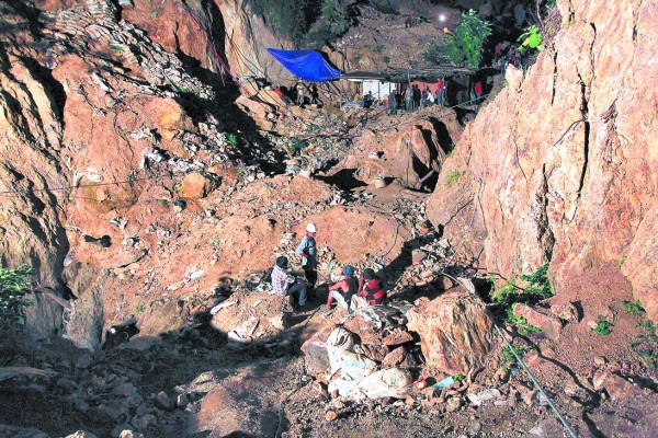 Iglesia católica pide declarar mina como camposanto