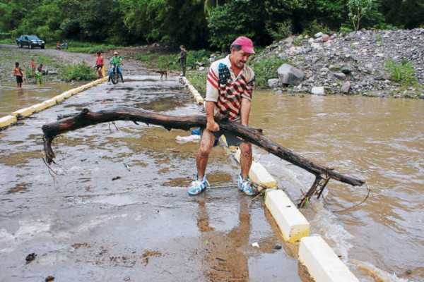 Vecinos de Morolica temen quedar incomunicados por las lluvias