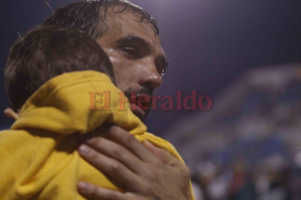 Las imágenes que no vio del ataque entre barras en la semifinal de fútbol hondureño