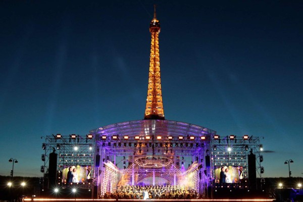 Se reporta incendio en la Torre Eiffel