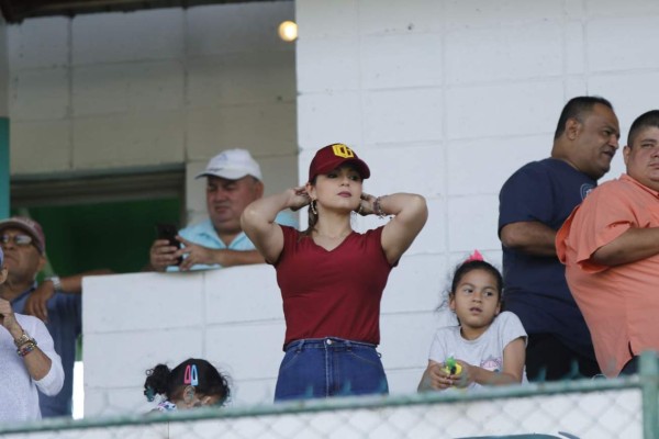 FOTOS: Bellas mujeres engalanaron el cierre de la jornada 6 del Clausura
