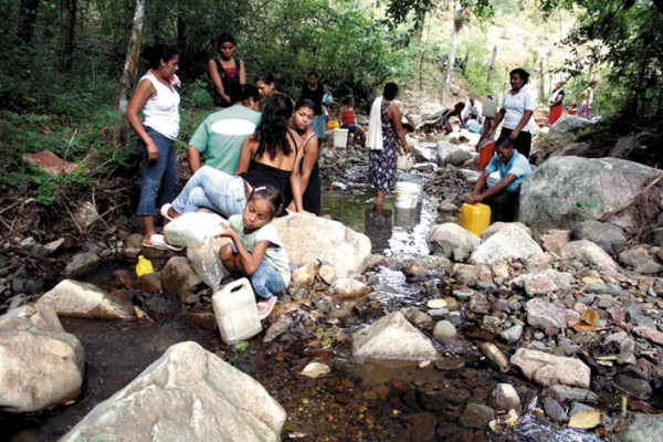 Construirán más pozos de agua para abastecer a vecinos de Danlí