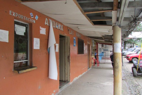 Paralizada la actividad económica en paso fronterizo Las Manos