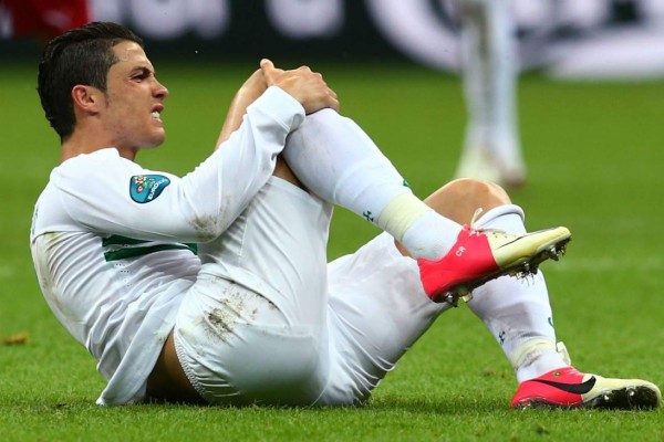 Cristiano acorta su entrenamiento tras recibir un golpe en la pierna