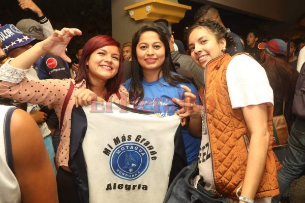 Aficionados motagüenses compartieron con los futbolistas previo a la final