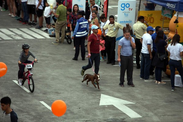 La Vuelta Infantil fue una fiesta multicolor para todos...