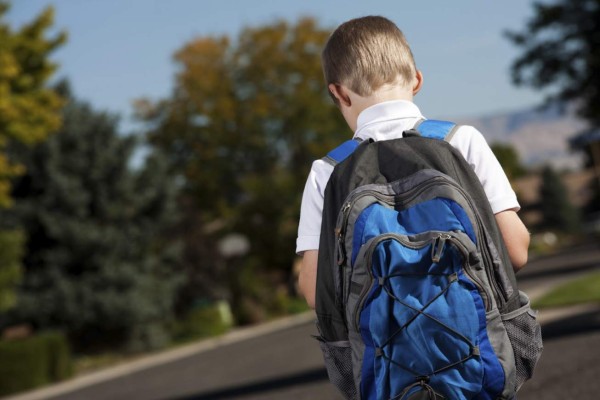 Niñita halla cocaína en mochila de compañero de escuela; pensaron que era azúcar
