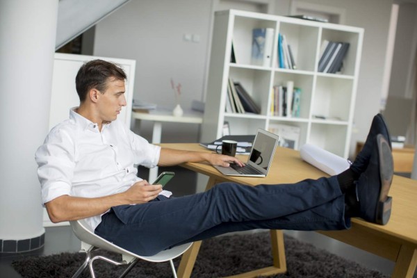 No pase mucho tiempo sentado en su oficina