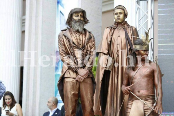 Hondureños celebran con patriotismo el Día de la Bandera Nacional