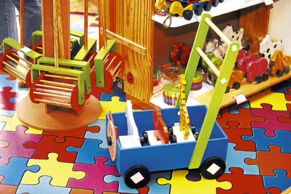 Ingeniosa educación con juguetes