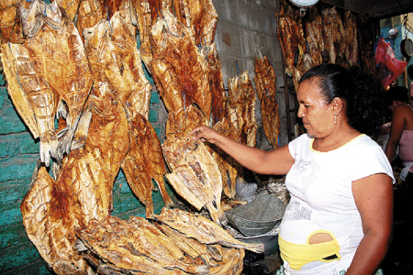 Inicia la venta de pescado seco en mercados del sur