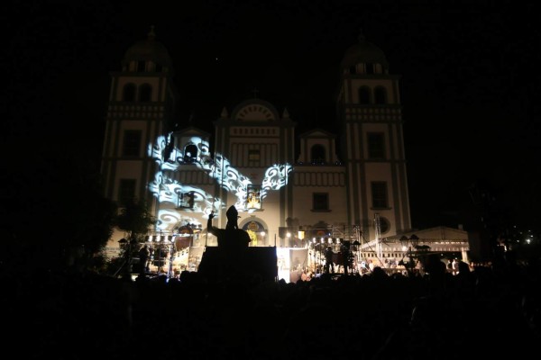 Un festejo lleno de luz y talento para honrar a Suyapita