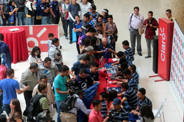 Motagua consiente a sus aficionados previo al juego ante Olimpia