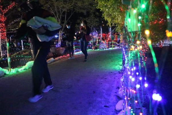 Color y luces alegran Villa Navideña del Campo Parada Marte en la capital (FOTOS)
