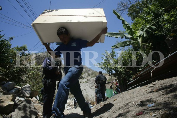 FOTOS: 11 momentos no vistos del triste desalojo en Las Torres