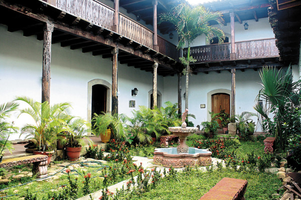 Sobre piedras y vasijas revive la historia ancestral