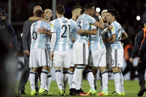 Argentina prueba liderato sin Messi; Brasil-Colombia, dos en alza en Premundial a Rusia-2018