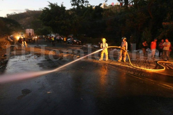 Honduras: Retiran parcialmente automotores accidentados y habilitan paso en salida al sur