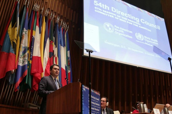 Presidente de Honduras expone ante la OPS
