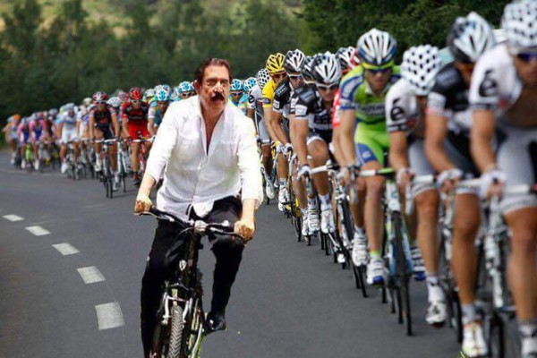Divertidos memes de Mel Zelaya en bicicleta