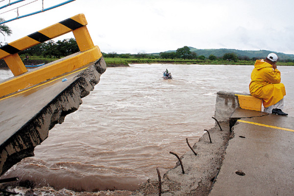 Otra vez incomunicadas 15 comunidades de Los Amates
