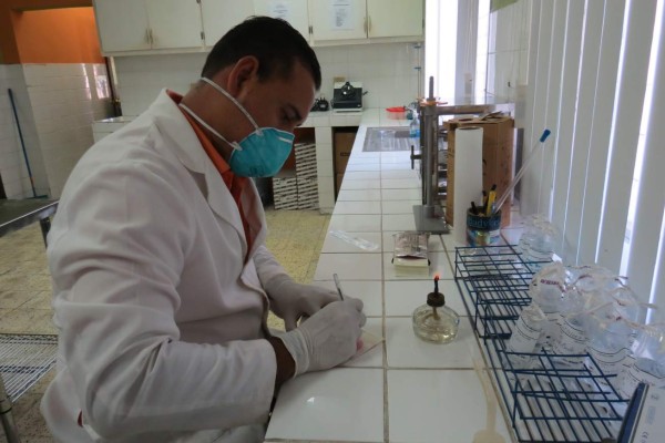 ¡Riesgo! Detectan heces fecales en 10 acueductos de Comayagua