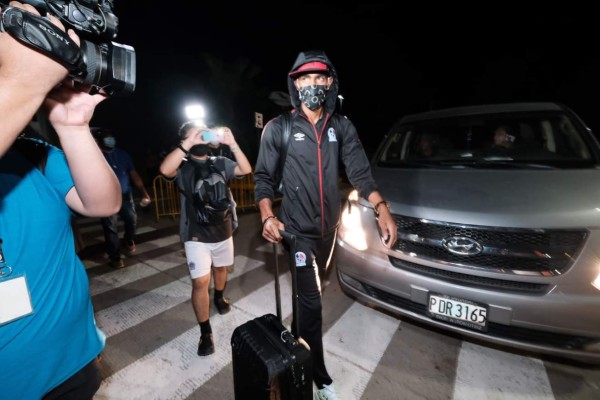 Locura desató Olimpia al arribar al aeropuerto Ramón Villeda Morales  