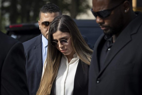 El cambio de look de Emma Coronel para conocer la sentencia de El Chapo Guzmán &nbsp;&nbsp;