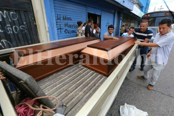 Doloroso adiós a madre y sus dos hijos que fueron asesinados en la colonia Brasilia de Comayagüela