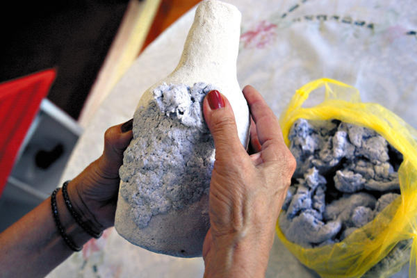 El arte de reciclar papel y convertirlo en hermosas piezas