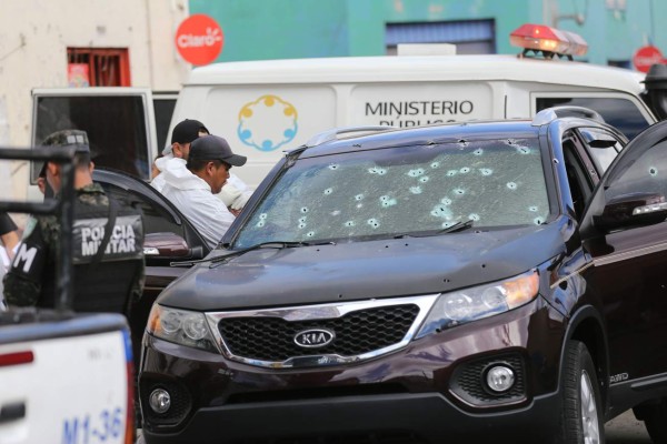 Tres equipos policiales siguen pistas del crimen