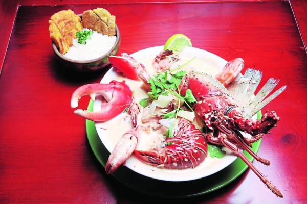 El sabor del Caribe, la fusión perfecta entre la cocina y la belleza de Roatán