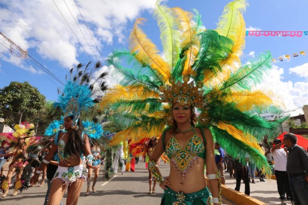Con gran carnaval, Tegucigalpa conmemora su 436 aniversario