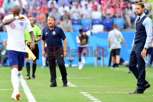 Captan a 'Bolillo' Gómez ¿suplicando piedad a Gareth Southgate, el DT de Inglaterra?