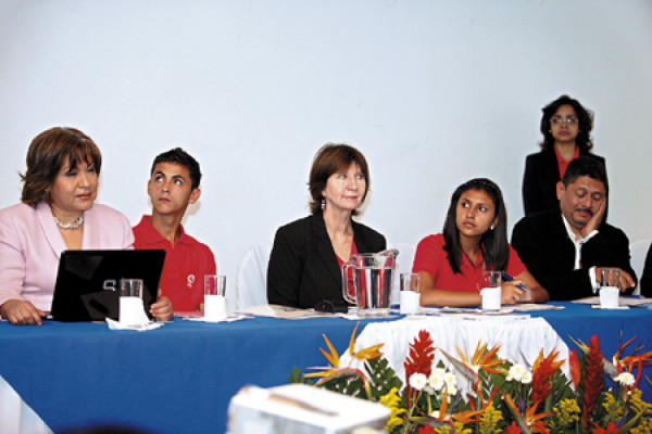 Niñas de Honduras sumergidas en discriminación