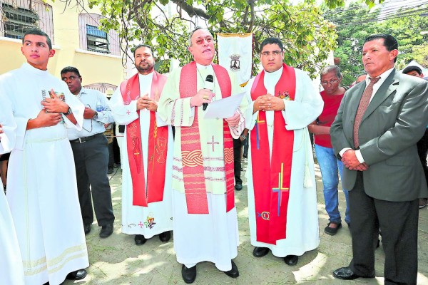 cristo redime en la cruz los pecados del mundo