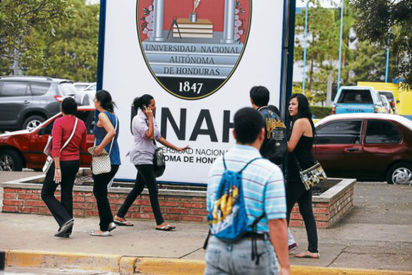Educación quita 'feriadón' de Semana del Estudiante y arranca año con deuda acumulada