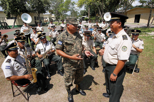 Banda marcial orgullo de las FF AA