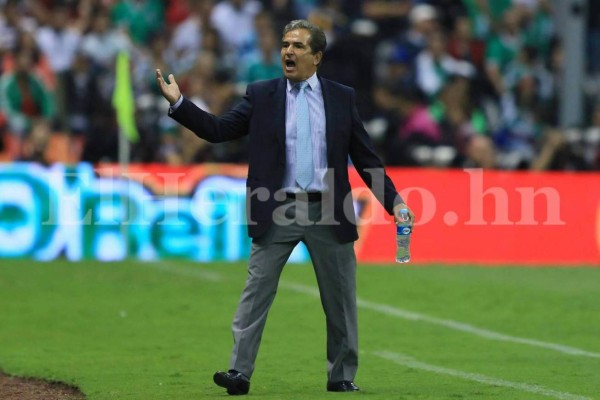 Lo que no se vio del México vs Honduras: Los rostros de frustración de Jorge Luis Pinto