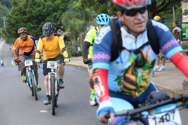 ‪Las mejores fotos de la #‎4tavueltaciclistica del Heraldo